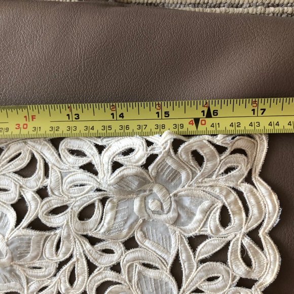 Table Runner - Picture 4 of 5